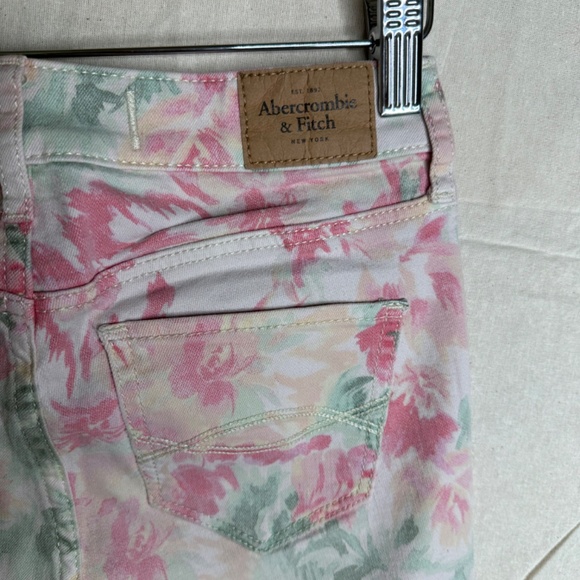 Abercrombie & Fitch Pink Floral Print Denim Jeans Size 0 - Picture 6 of 8